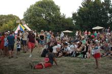 Nespoutaný život v Kamenné kolonii